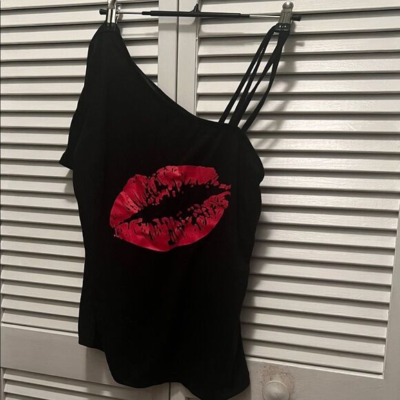 SHEIN Tops - #1072+ Black One-Shoulder Tank with Red Lip Print